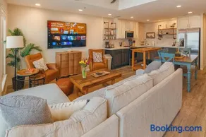 Penthouse Beachfront Views Renovated - Image 4