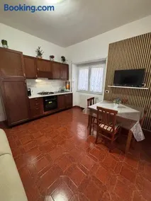Biddy's house - Image 4