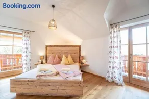 Chalet in Sankt with artistic interiors & Ski Piste View - Image 3