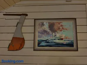 Navy Condo for 6, free parking - Image 4