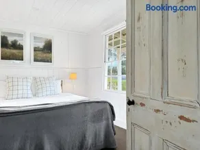 Cara Cottage on the Lake with Fireplace - Image 4