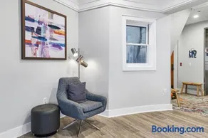 Modern Bliss 466: Luxurious 3BR condo in Bay Harbor with stunning lake views. - Image 1