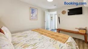 Badger's View Farmstay Cottage - Image 3