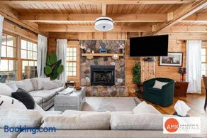 Wonderful Log Cabin near private beach and lake access - Image 1