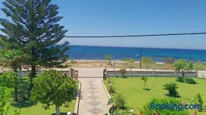 Raptis Apartments - Image 3