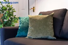 Applin House - 5 Bedroom Contractor Stay - Sleeps 10 - Parking & Wi-Fi - Image 5