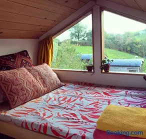 Tree house and shepherds hut & Hot Tub - Image 3