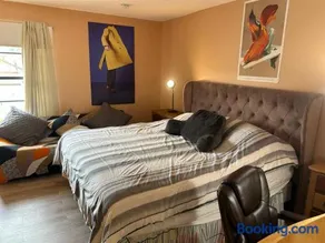 Deluxe bedroom in a beautiful home - Image 2