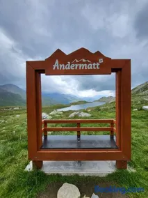 Andermatt, Gratis Parking, modern, Berge, Dorfkern - Image 2