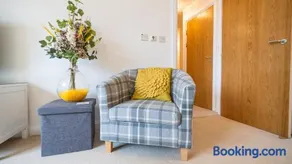 Hansen Court - Stylish Bay Apartment with Parking and River Views - Image 5
