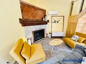Cabin Getaway with balcony and yard walk to Lake Somerville! - Image 4