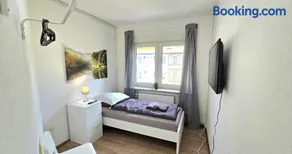 Modern 4-Room Apartment with Balcony & Free Parking & Free Wi-Fi - KA02 - Image 3