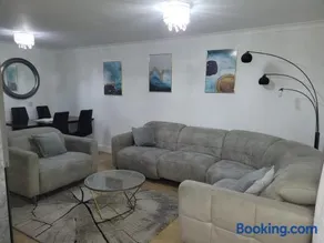 Lovely 3 bedroom house - Image 1