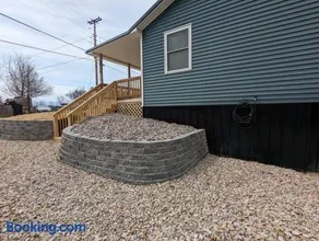 Summerlee Suite - Beautiful Remodeled Farmhouse - Image 3