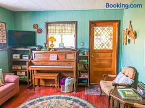 Time Capsule Holiday House - Image 1