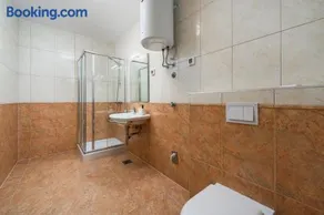 Rotonda Inn Novigrad - Image 4