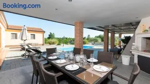 Beautiful Villa Sveta Anna with jacuzzi in Tinjan - Image 4