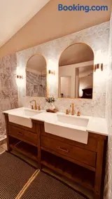 Fragrant Finnish Sauna & Cozy Pool with French 3br - Image 1