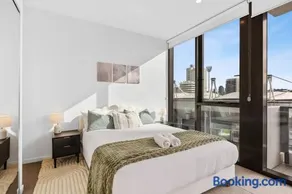 Walk to The Gabba with Rooftop Pool & Secure Carpark with Beautiful City Views - Image 3