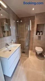 Comfortable apartment with free parking - Image 2