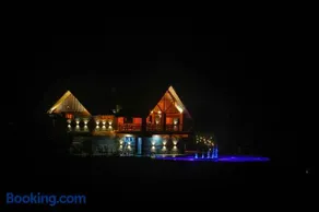Triangles Resort - Image 2