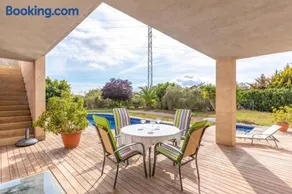 Villa de lujo con piscina, jacuzzi, jardín y terraza - Image 3