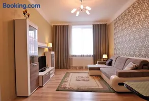 Castle View Apartment - Image 2