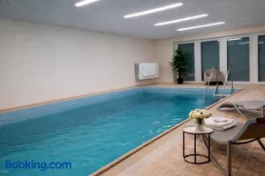 Moderne Wohnung mit Privatpool - Image 3