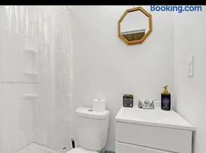 HOT TUB and Washer & Dryer in Unit - Image 5