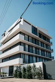 Golf View Apartments - Image 1