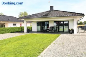 Ferienhaus 100 m² mit Kamin & WLAN in Zecherin - Image 1