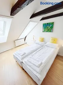 Bright City Central Apartment with Balcony - Image 5
