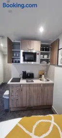Stylish Studio Apartment with Free Parking in Wolverhampton 5min walk to City Centre - Image 2