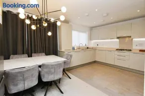 Family Friendly 4-Bedrooms - Image 2