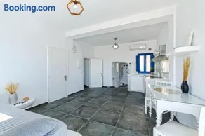 Elegant Cycladic Villa - Image 1