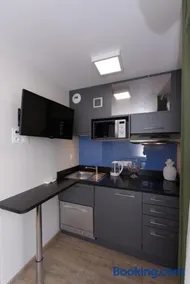 At home in lyon - Image 4