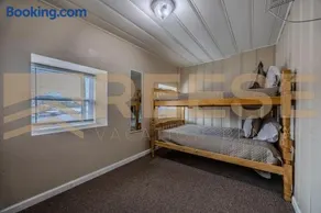 Mid-Century Cabin - Image 3