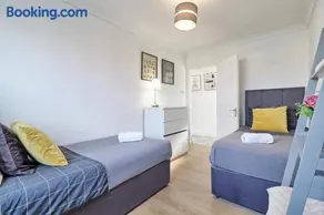 Lavish Rayleigh Apartment - LMV Property - Image 4
