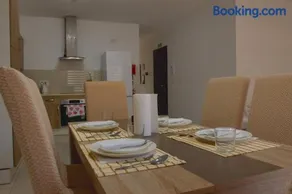 Spacious 3-Bedroom near Three Cities - Image 1