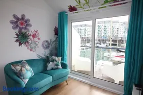 Chic apartment in the heart of Brighton Marina - Image 2