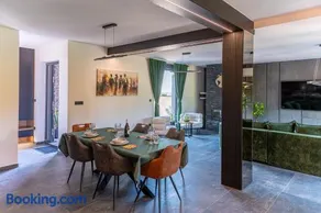 Villa Novara Holiday Home - Image 2