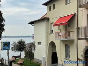 Historic house by the lake La Renée Casa Vacanza - Image 3