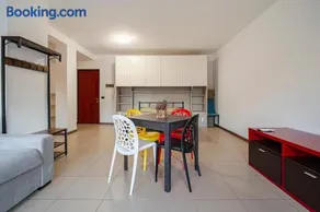 Modern Apartment 5 Minutes from Rho - Image 2