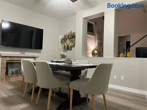 Fun and Cozy home with Game Room - 20 mins from airport - Image 2