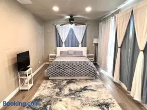 Cozy Room with Private bathroom & Entrance - Image 3