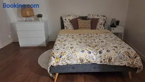 Jolie chambre en cœur de ville - Image 1