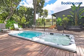 Home among the Gum Trees - free wine - Image 3