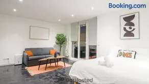 La Villette - Gorgeous Flat in Pantin - GetHosted - Image 2