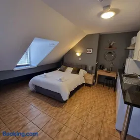 Manchester Stay Hotel - Free Parking - Image 2