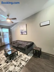 Stylish 1BR Uptown Apartment - Image 5
